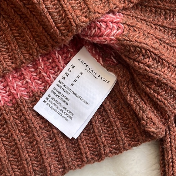 American Eagle Cropped Sweater - Picture 6 of 6